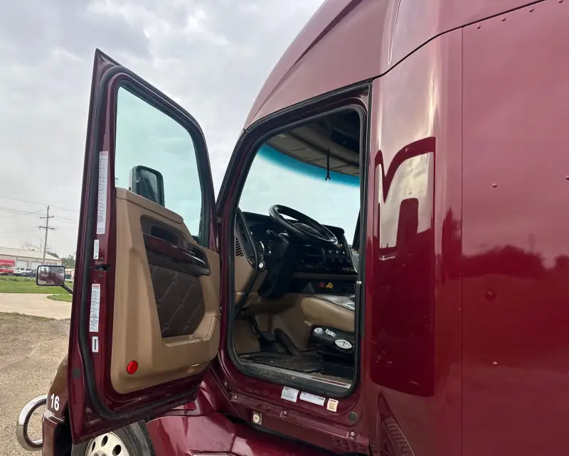 2021 Kenworth T680 photo 21