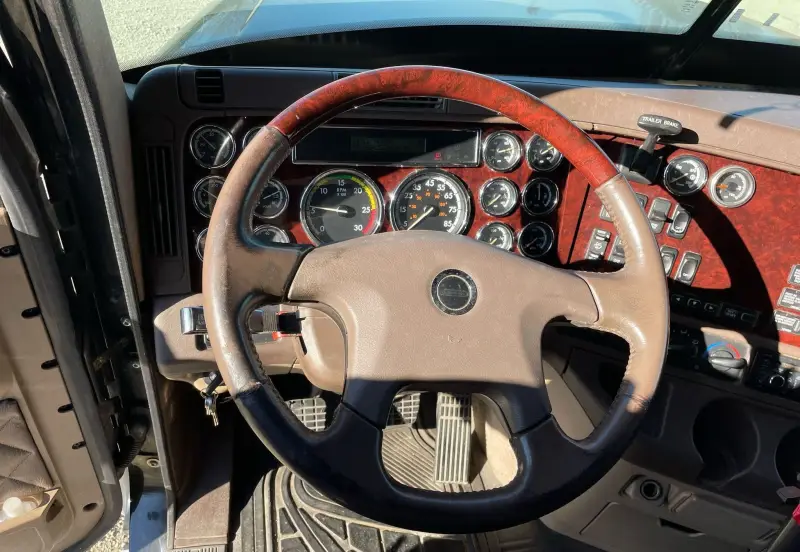 2016 Freightliner Coronado photo 32