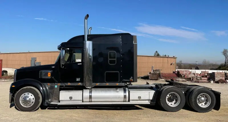 2016 Freightliner Coronado photo 8