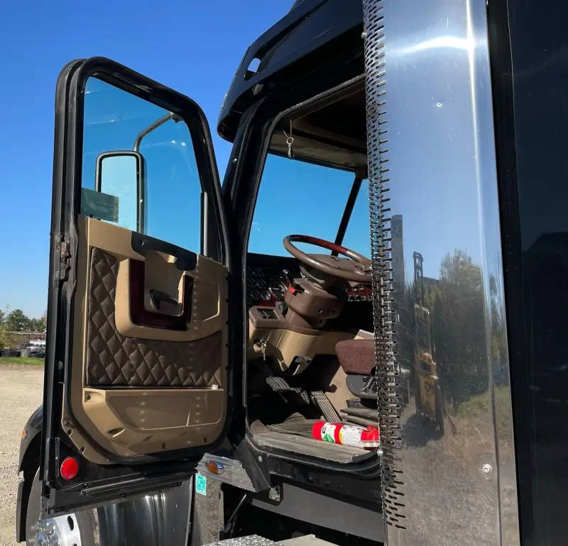 2016 Freightliner Coronado photo 27