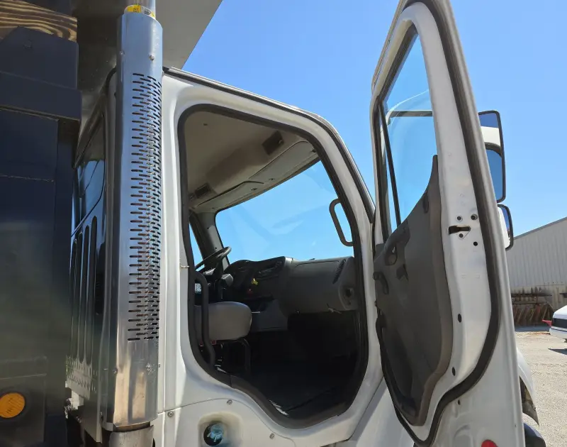 2006 Freightliner Business Class M2 photo 139