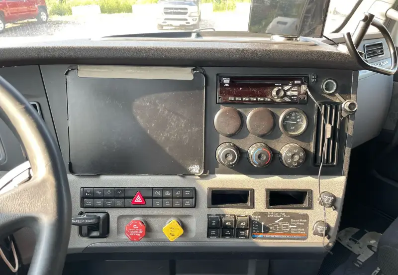2019 Freightliner Cascadia 126 photo 37