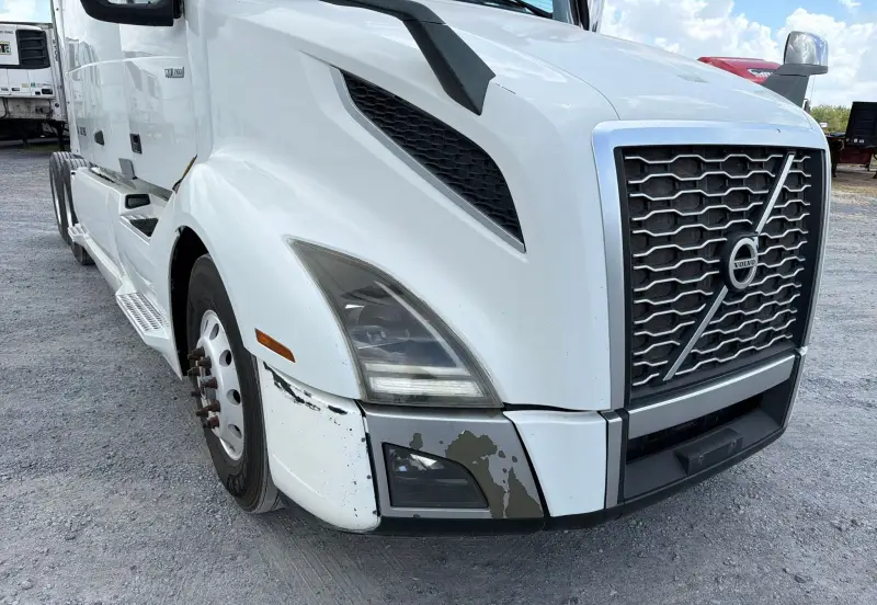 2020 Volvo VNL photo 13
