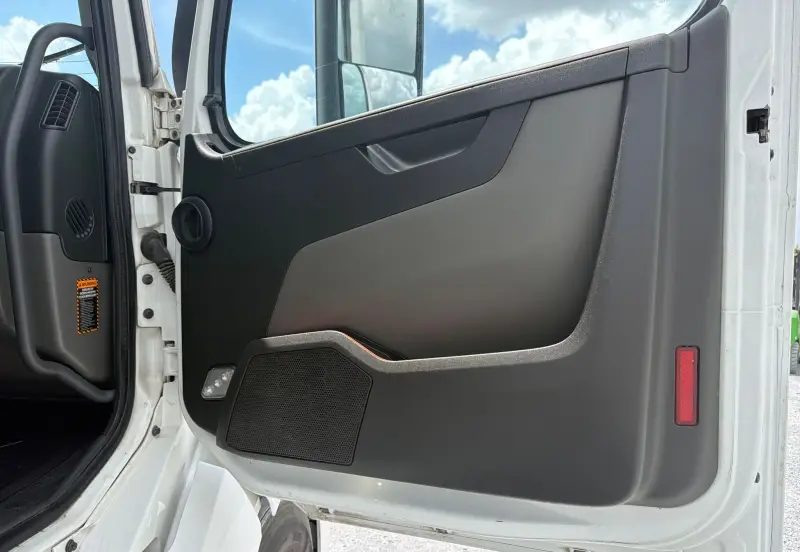 2020 Volvo VNL photo 56