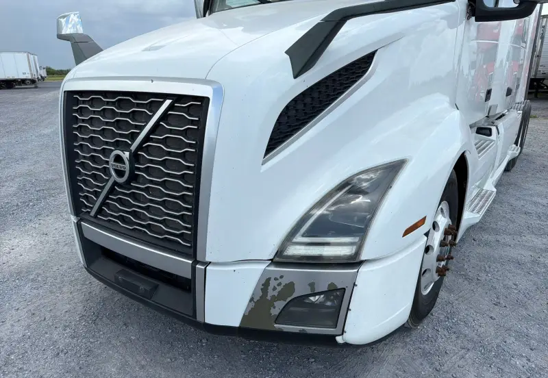2020 Volvo VNL photo 11