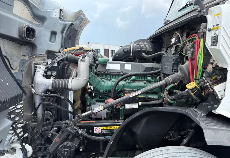 2020 Volvo VNL photo 61