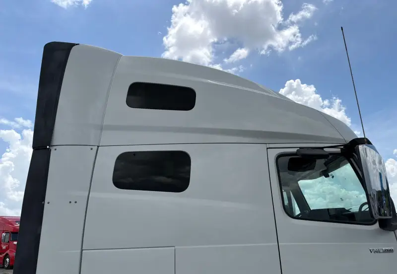 2020 Volvo VNL photo 15