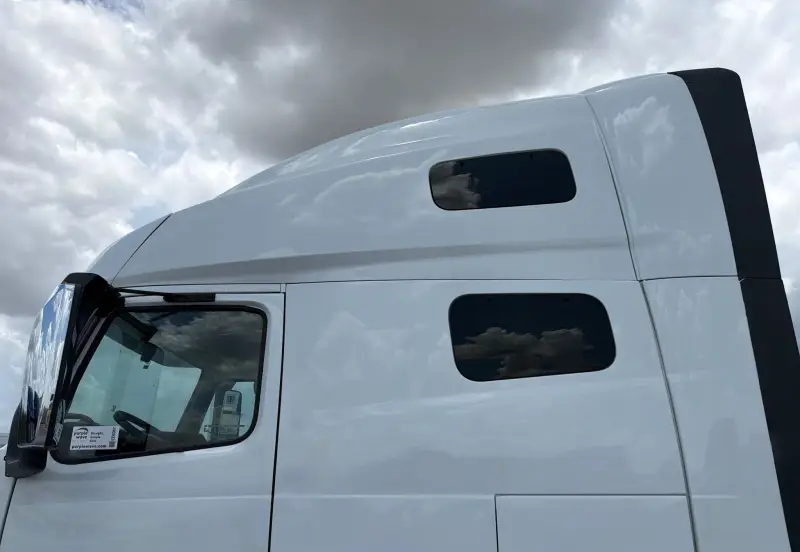 2020 Volvo VNL photo 10