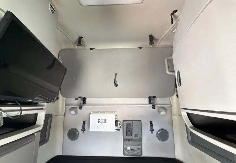 2020 Volvo VNL photo 43