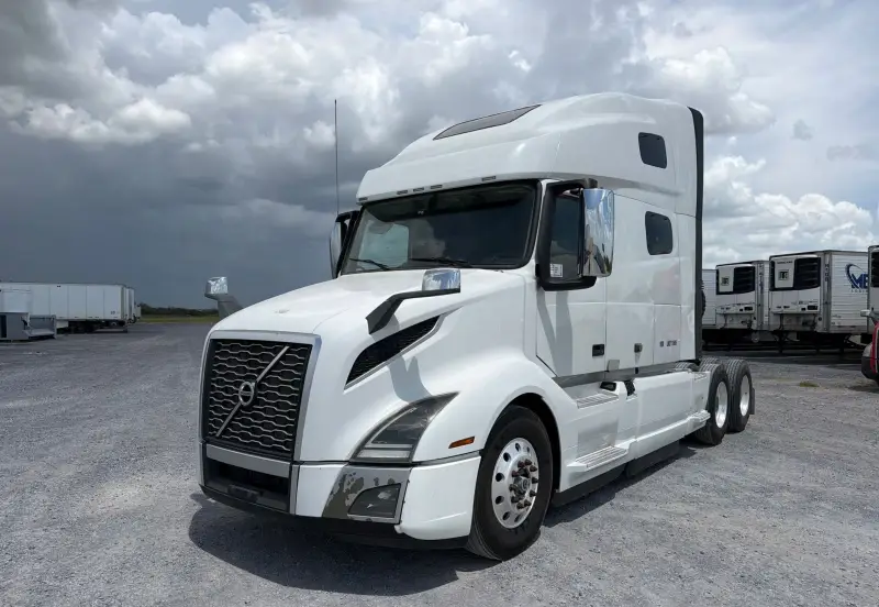 2020 Volvo VNL photo 1