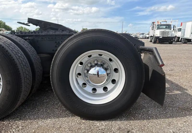 2014 Volvo VNL770 photo 79