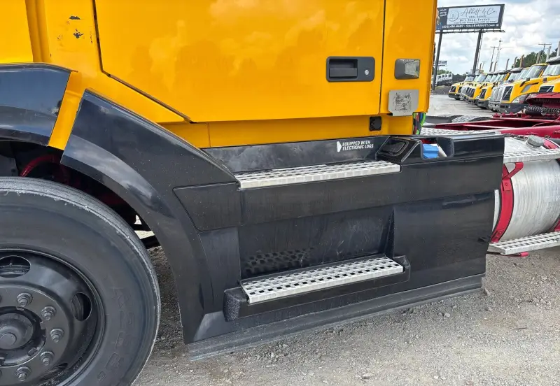 2016 Volvo VNL photo 10