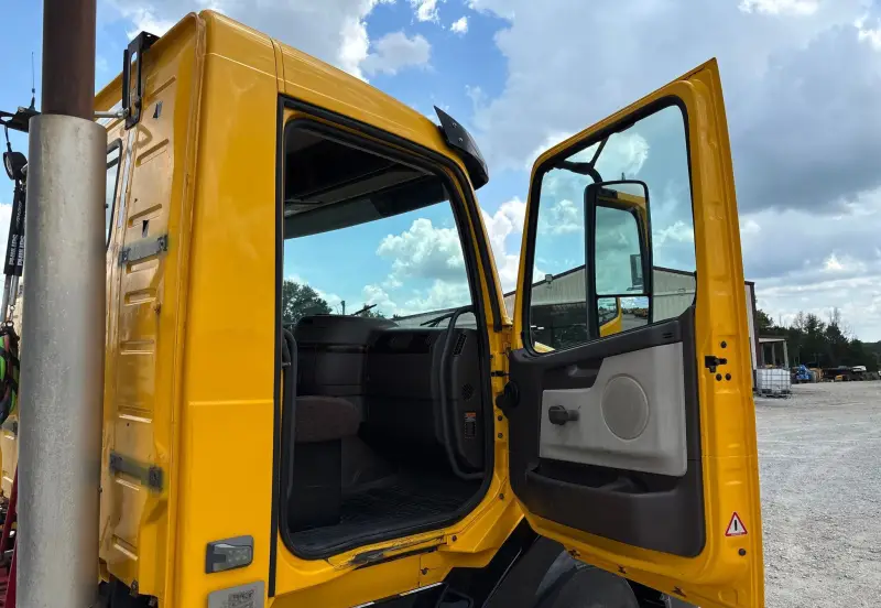 2016 Volvo VNL photo 48