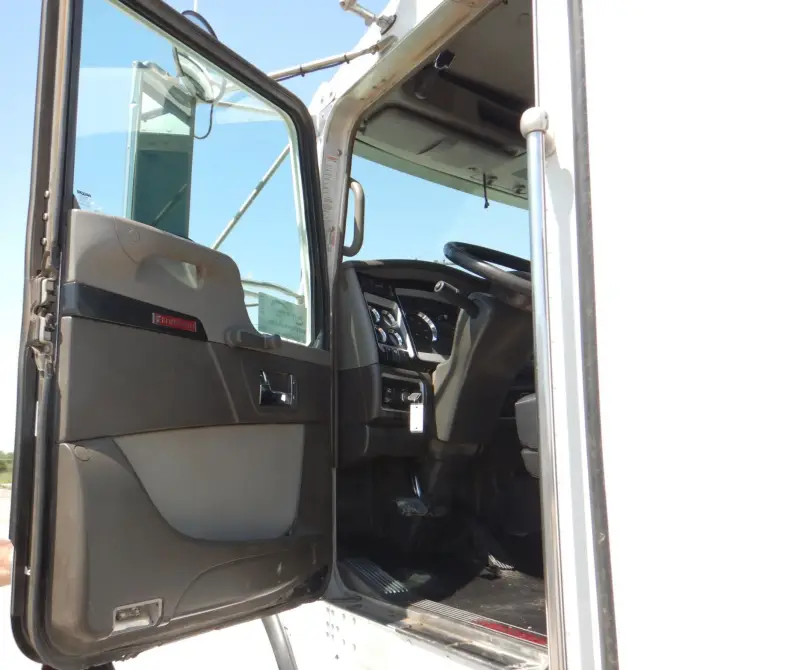 2012 Kenworth T800 photo 24