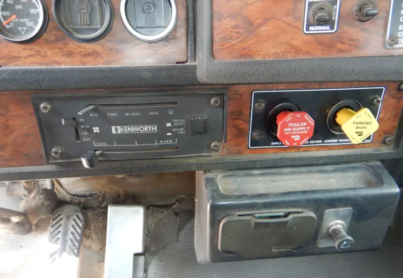 1999 Kenworth T800 photo 20