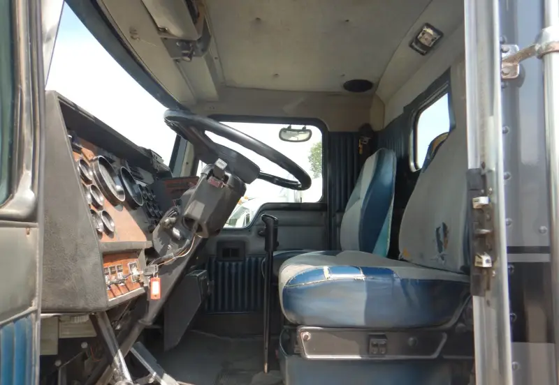 1999 Kenworth T800 photo 10