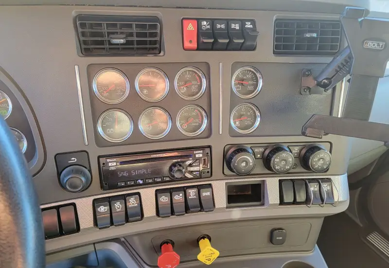 2015 Kenworth T680 photo 27