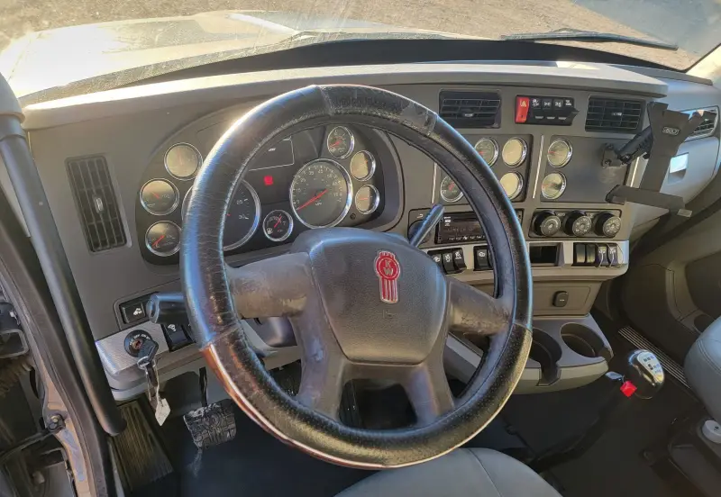 2015 Kenworth T680 photo 18
