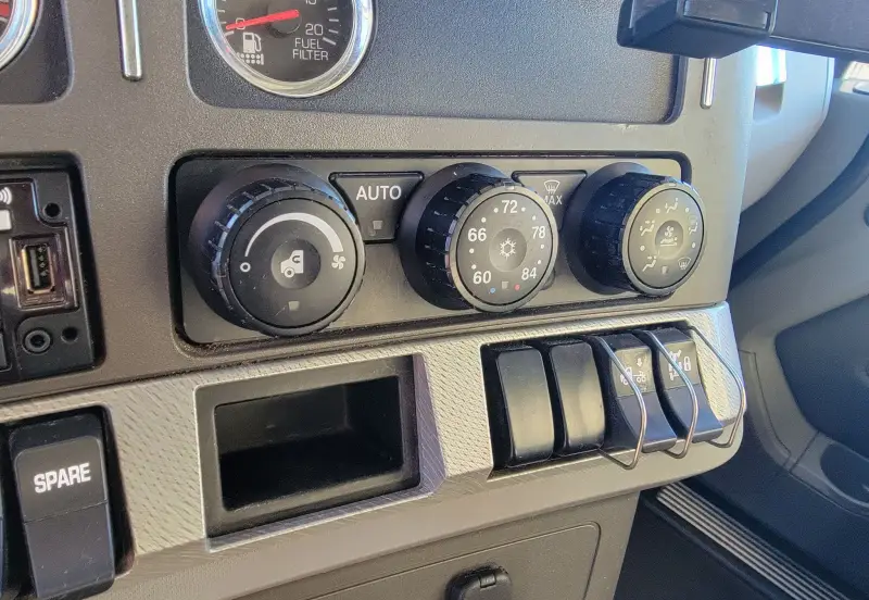 2015 Kenworth T680 photo 30