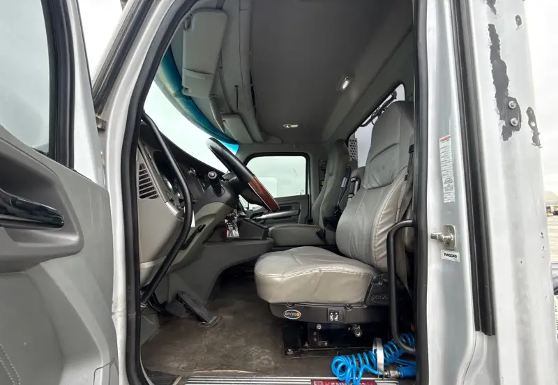 2016 Kenworth T680 photo 34