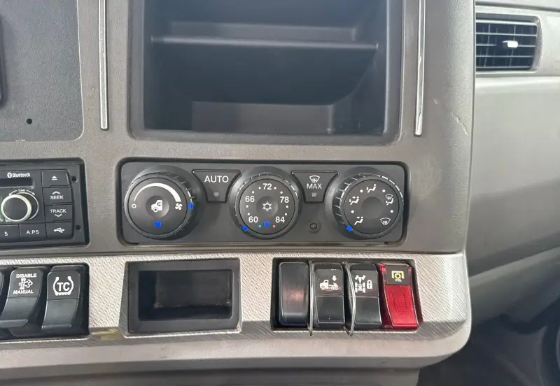 2016 Kenworth T680 photo 44