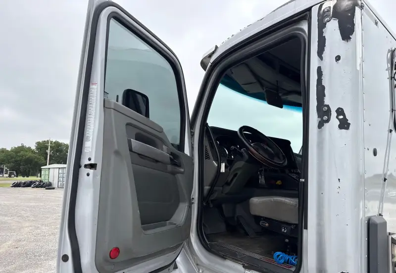 2016 Kenworth T680 photo 31