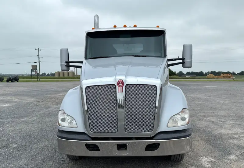 2016 Kenworth T680 photo 2