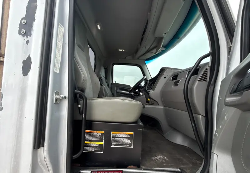 2016 Kenworth T680 photo 50