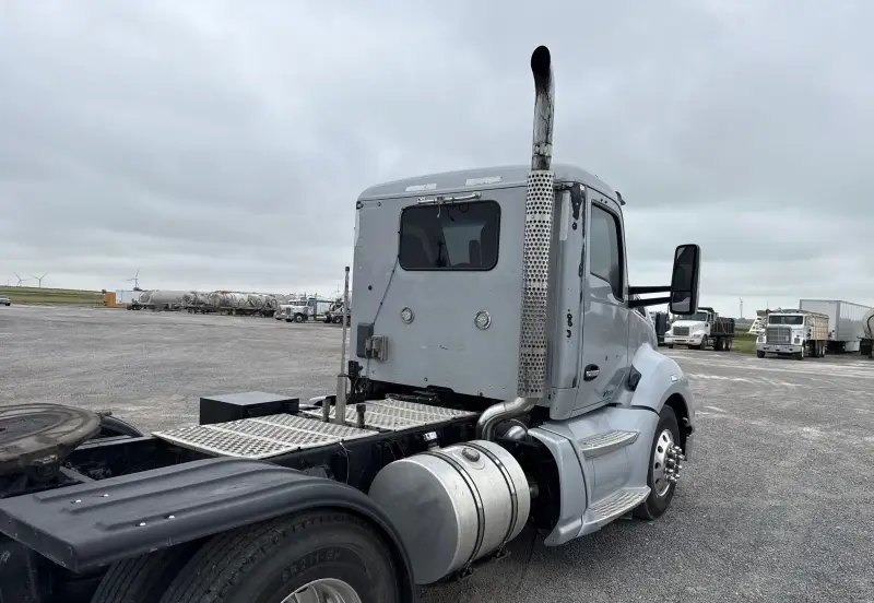 2016 Kenworth T680 photo 26