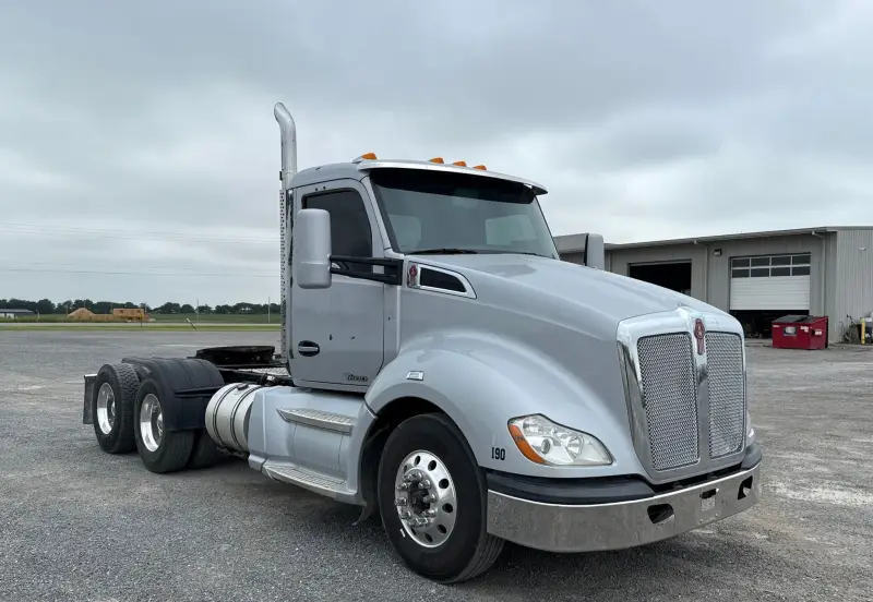 2016 Kenworth T680 photo 3