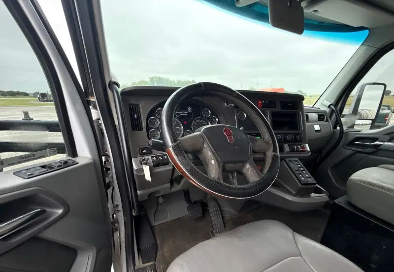 2016 Kenworth T680 photo 37