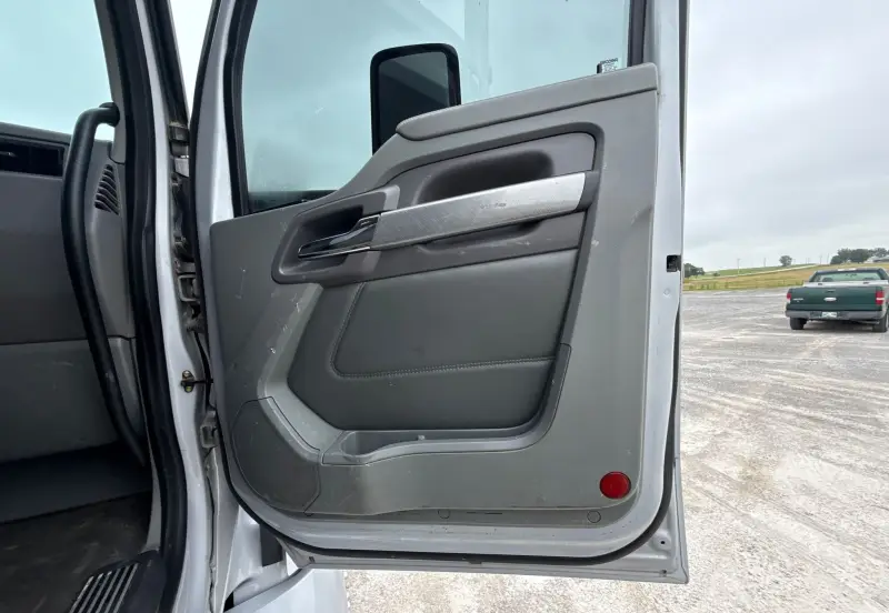 2016 Kenworth T680 photo 48