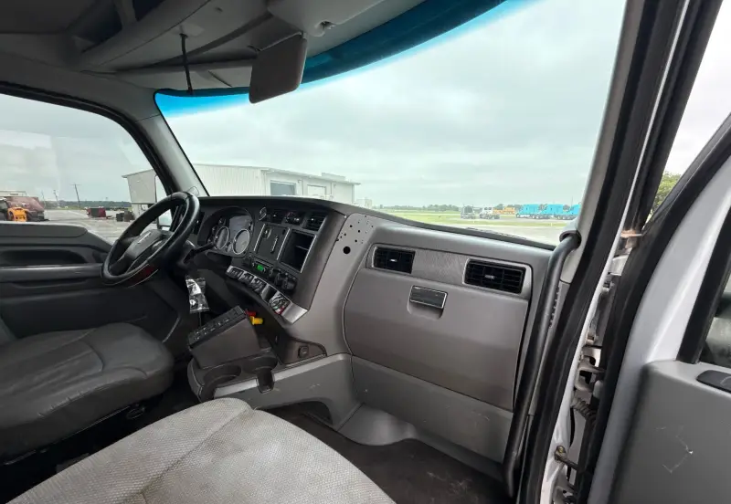 2016 Kenworth T680 photo 52