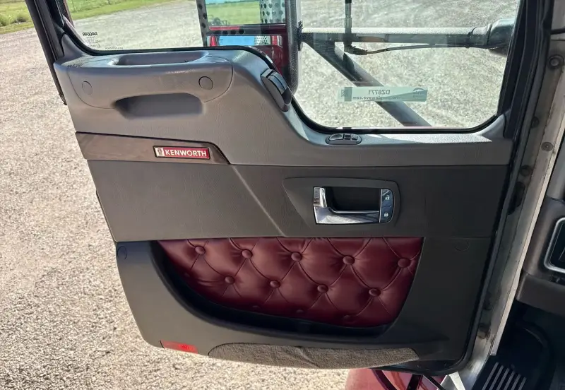 2016 Kenworth T660 photo 20