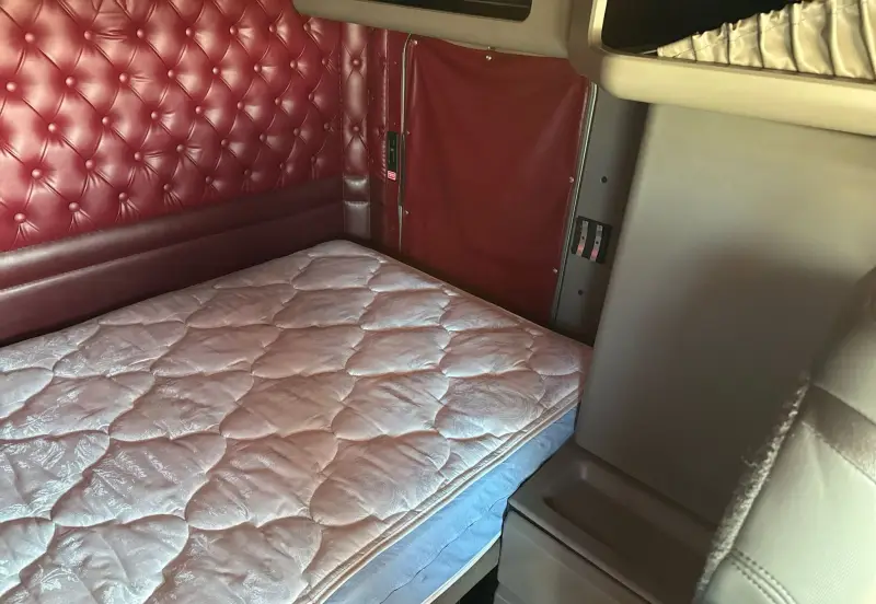 2016 Kenworth T660 photo 34