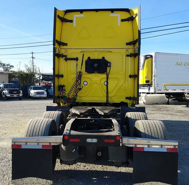 2023 Freightliner Cascadia photo 6