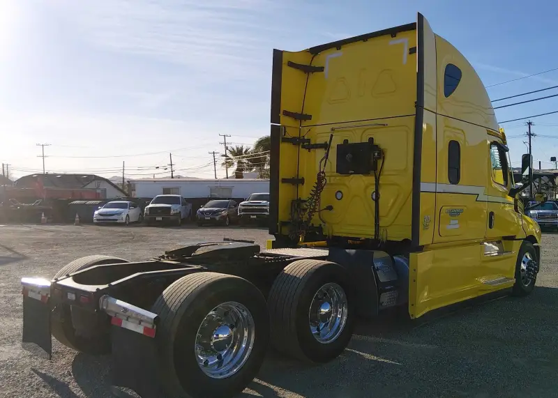 2023 Freightliner Cascadia photo 5