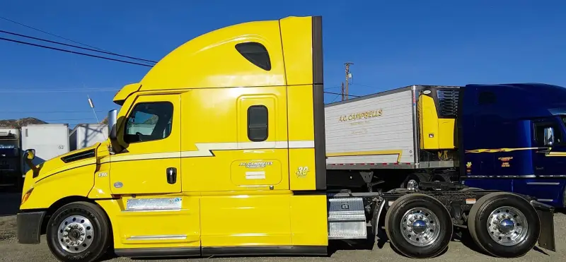 2023 Freightliner Cascadia photo 8