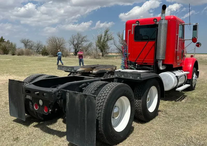 2006 Freightliner FLD120 photo 5