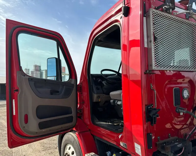 2015 Freightliner Cascadia photo 22
