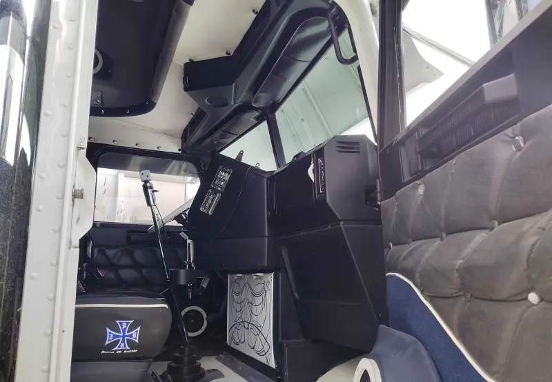 2005 Freightliner FLD photo 61