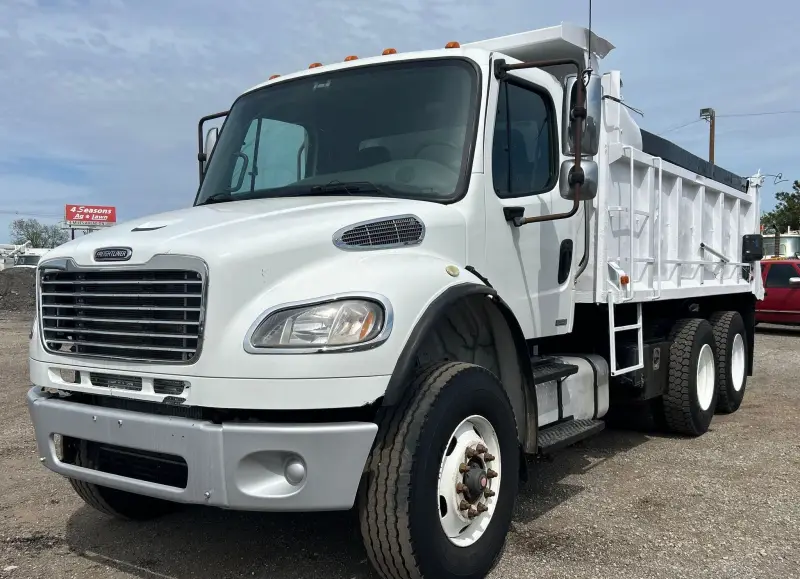 2010 Freightliner Business Class M2 photo 1