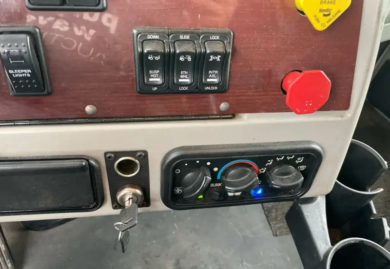 2016 Western Star 5700XE photo 23