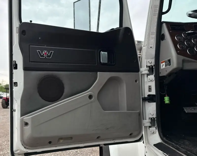 2012 Western Star 4900 Conventional photo 24