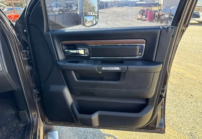 2016 RAM 3500 photo 45