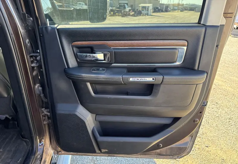 2016 RAM 3500 photo 39