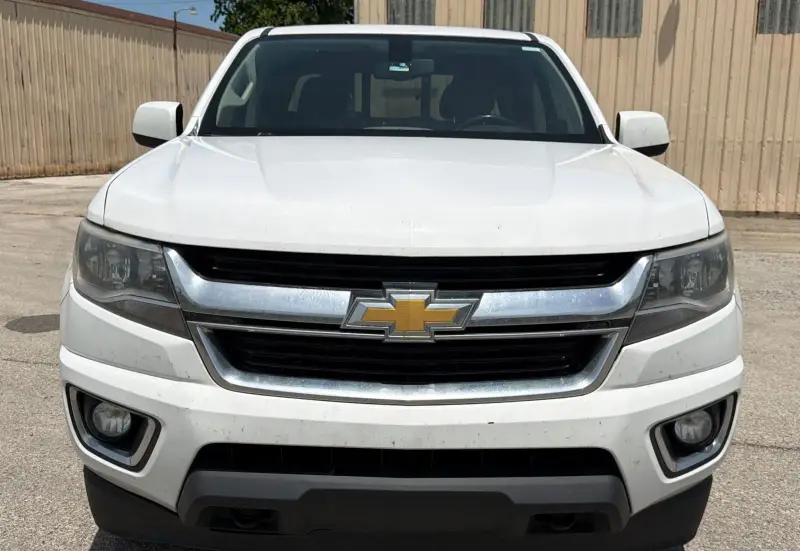 2017 Chevrolet Colorado photo 2